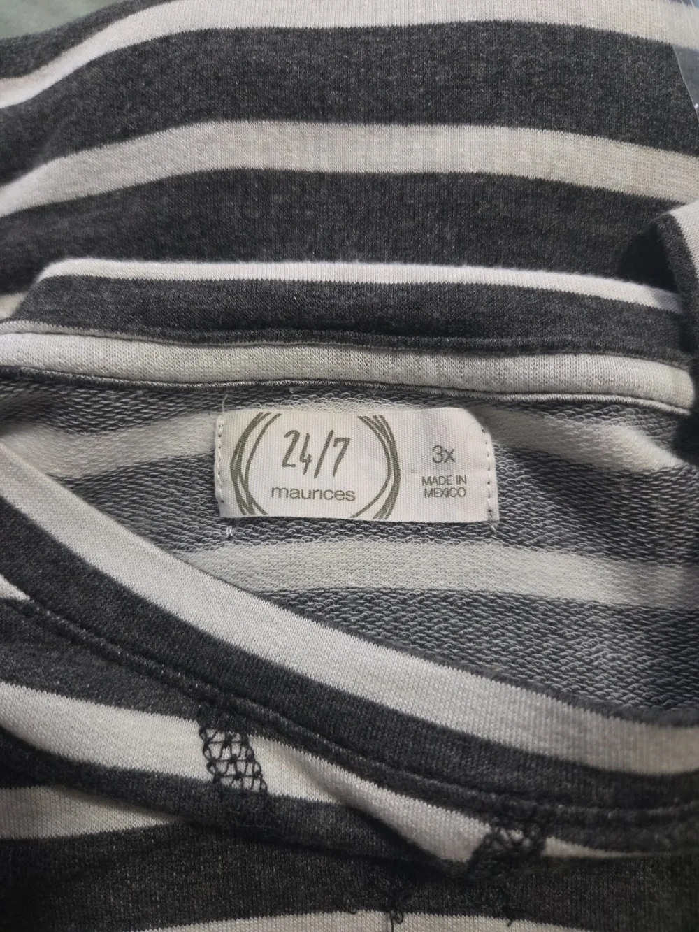 Women's Oversized Black & White Striped Short-Sleeve Tee Size 3x - Picture 6 of 9